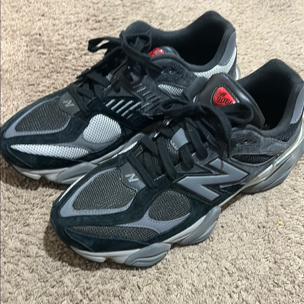 New Balance Black and Silver Athletic Shoes